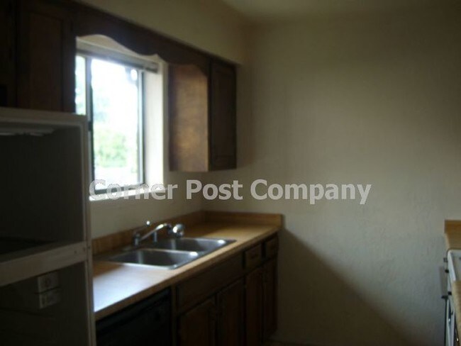 Building Photo - Great 2 Bedroom Apartment!