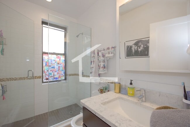 Building Photo - Top-notch and unique...