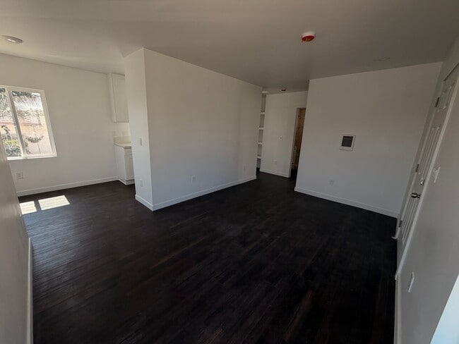 Building Photo - Fully Renovated 2BD/1BA Apartment in San Diego – Parking Included – $2,500/mo