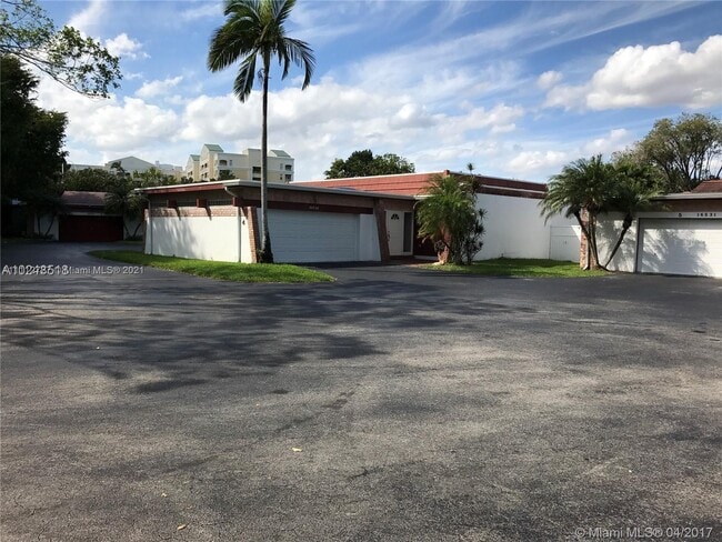 Building Photo - 16541 Country Club Crescent
