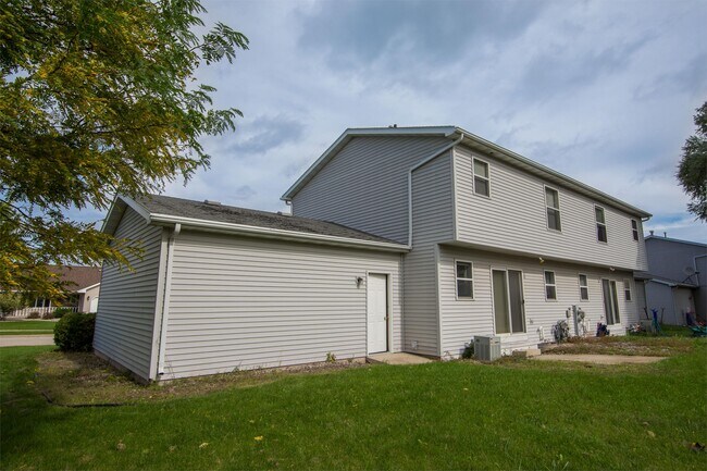 Building Photo - 1011 Skyview Ave