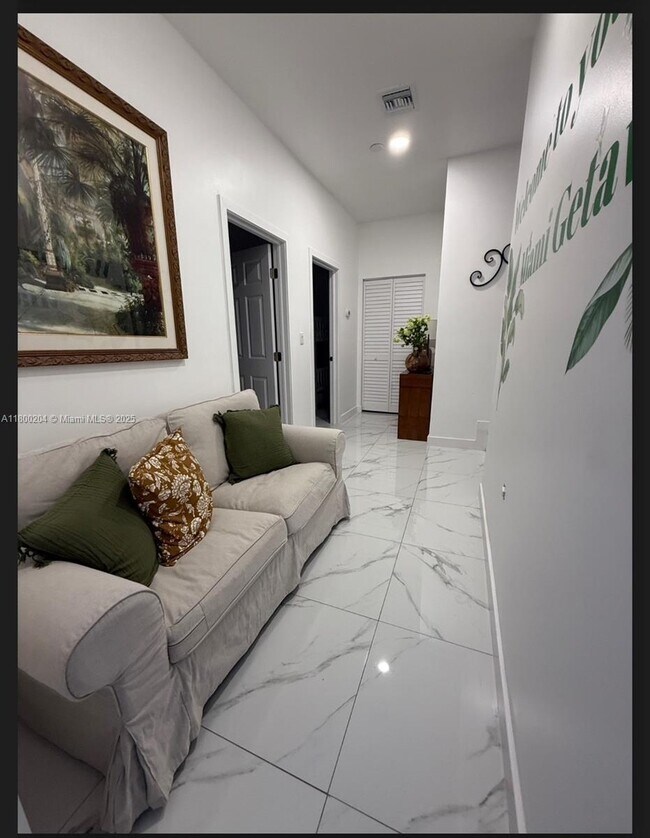 Foto del edificio - 7325 N Augusta Dr