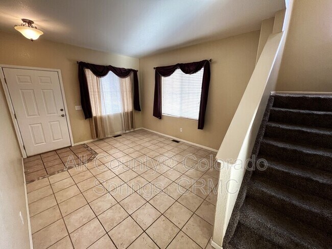 Building Photo - 6985 Wood River Grove