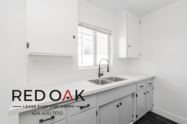 Building Photo - 8514 Sherwood Dr