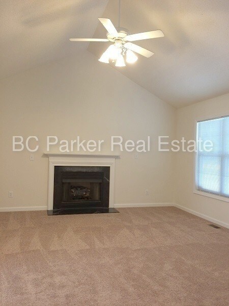 Building Photo - 3 Bedroom 2 Bath House
