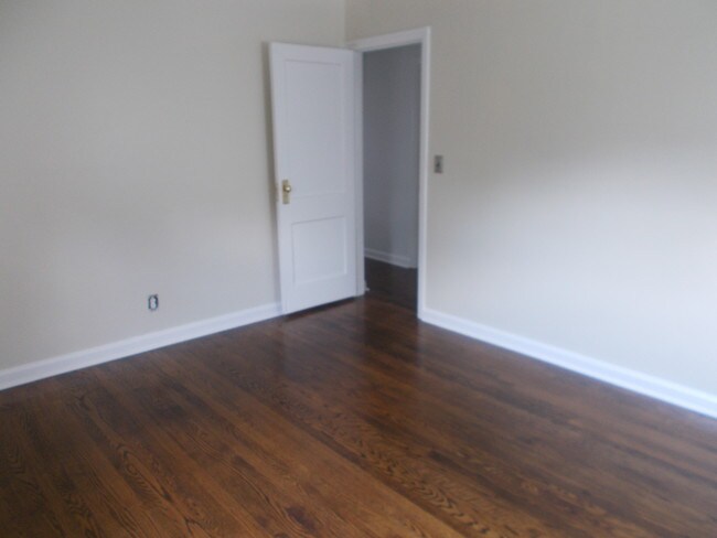 Building Photo - 526 Rosewood Terrace