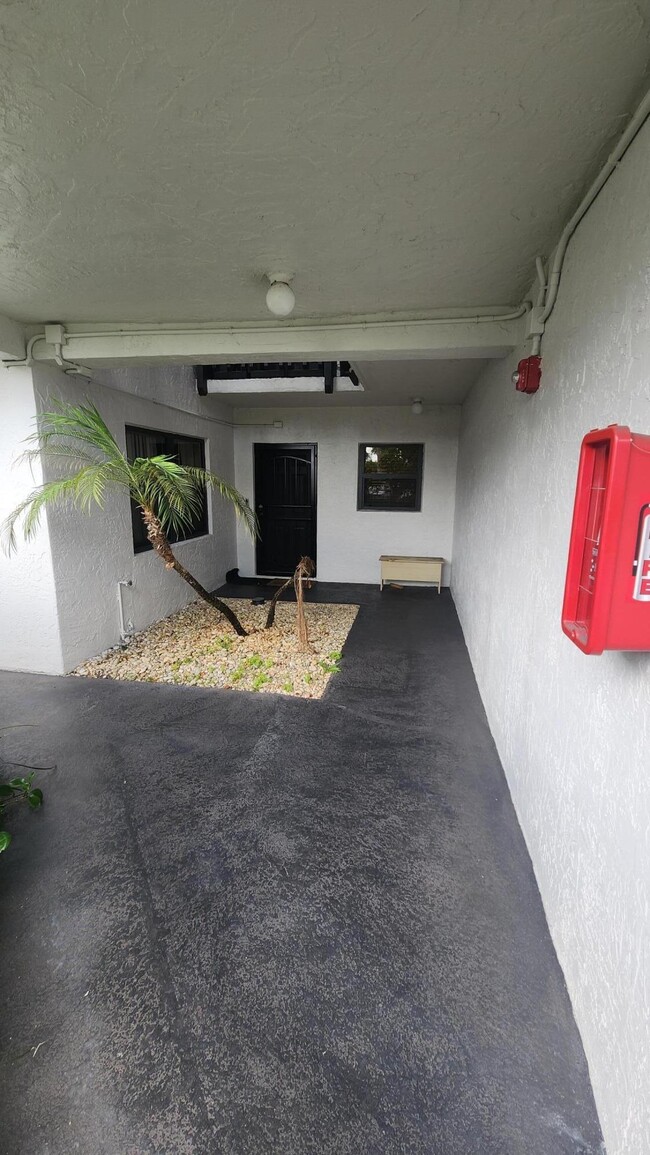 Building Photo - 1021 Mockingbird Ln