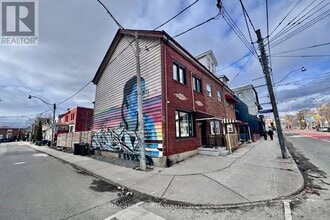 Building Photo - 206 Bathurst St