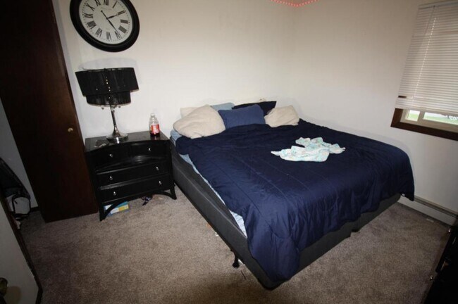 Building Photo - 5911 Spartan Dr. #1