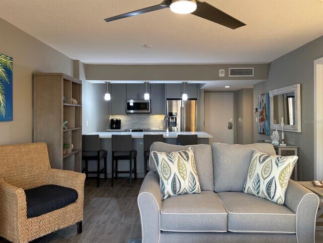 Foto del edificio - 4900 Brittany Dr S