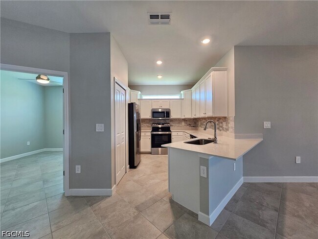 Building Photo - 20501 Hazelnut Ct S