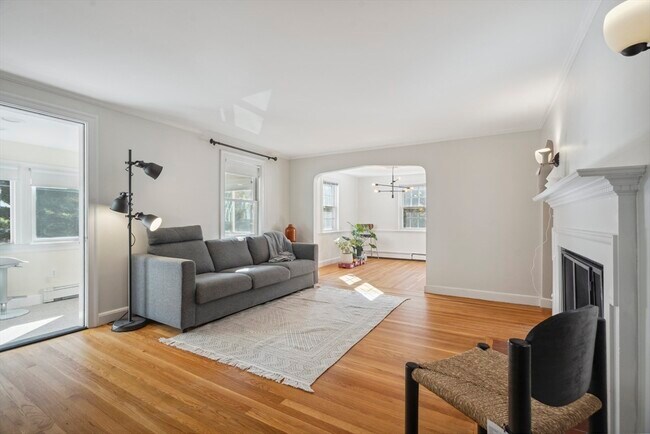 Foto del edificio - 518 Great Plain Ave