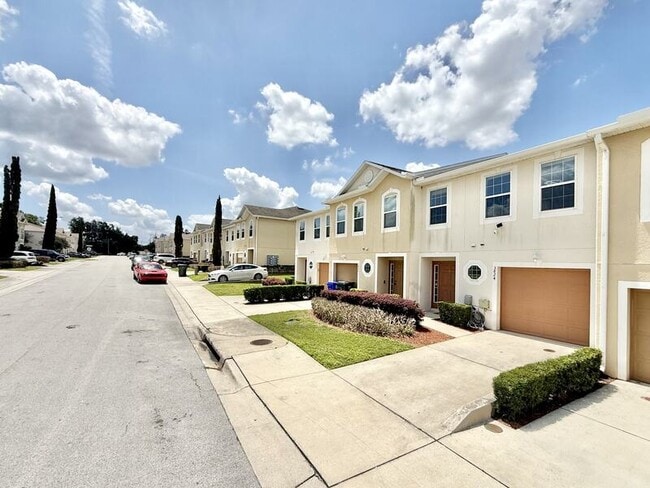 Building Photo - 3824 Exeter Ln