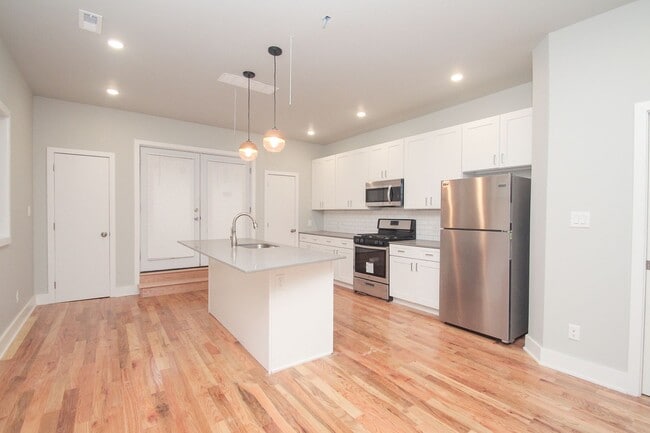 Large Point Breeze Home - Large Point Breeze Home