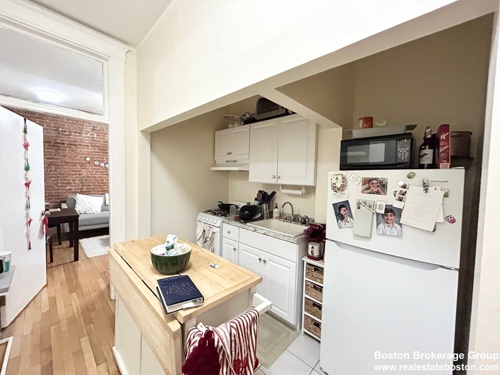 Primary Photo - 39 Hemenway St