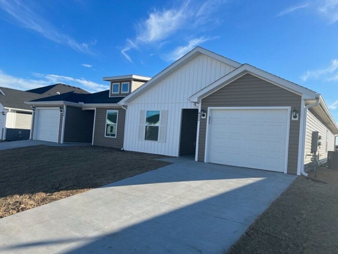 NEW 3 Bedroom Duplex In Duenweg (1st Month... House Rental in Duenweg