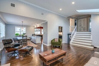 Building Photo - 19 Radcliff Dr