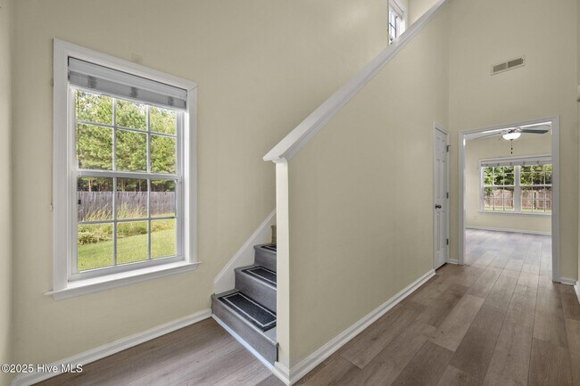 Foto del edificio - 1004 Summerfield Ct