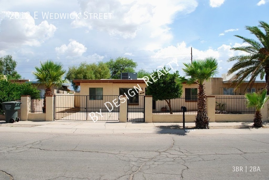 Foto principal - Remodeled Desert Shadows 3 Bed 2 Bath Town...