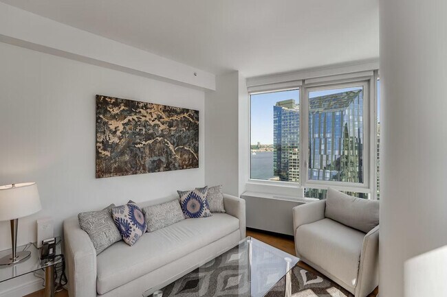 Foto del edificio - 625W W 57th St