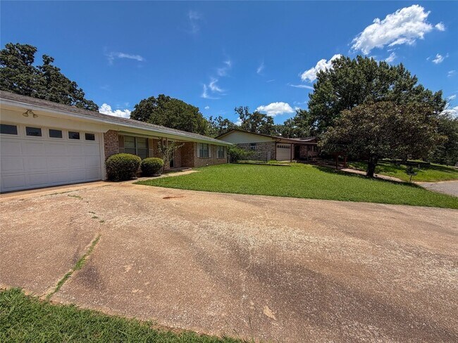 Building Photo - 907 Seymore Cir