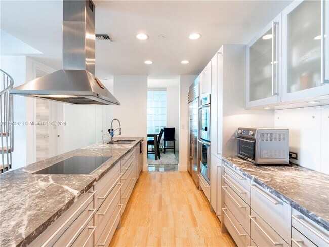 Building Photo - 201 Aqua Ave