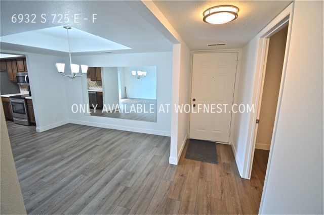 Building Photo - Beautiful 2 Bedroom Midvale Condo! No Depo...
