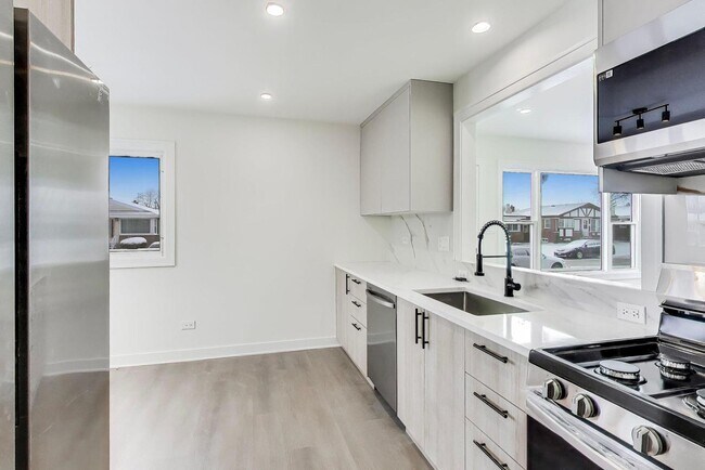 Foto del edificio - 5028 N Oneida Ave