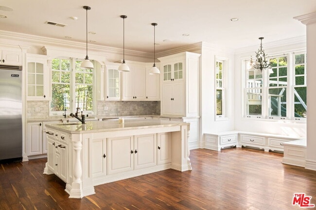 Foto del edificio - 765 N Almar Ave