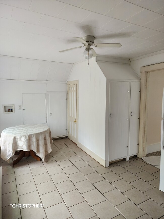 Kitchen - 215 Freeman Ave