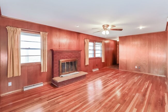 Building Photo - 3445 SE 45th St