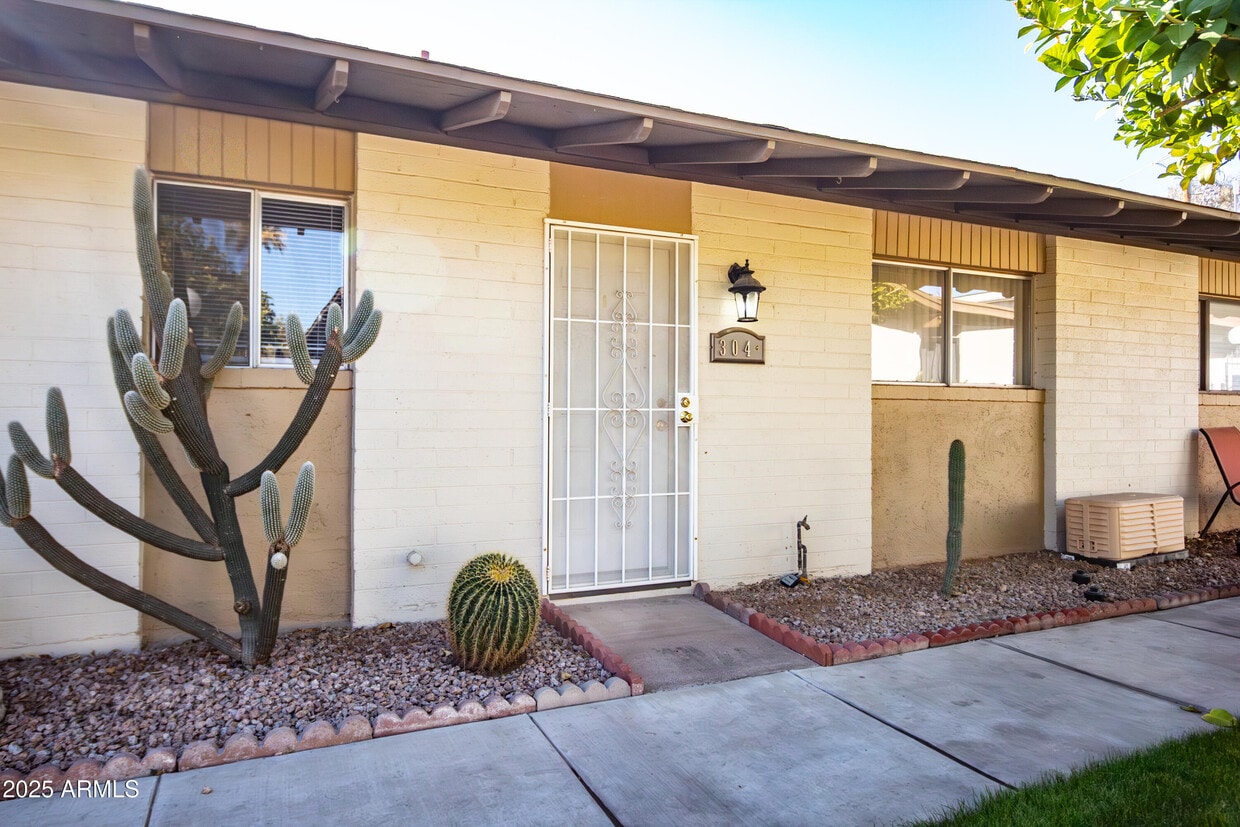 Primary Photo - 6721 E McDowell Rd