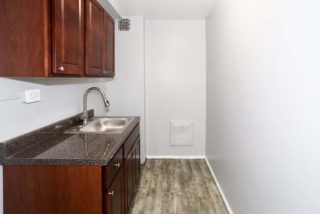 Foto del edificio - 7333 N Ridge Blvd