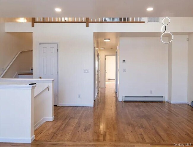 Foto del edificio - 250-16 41st Rd