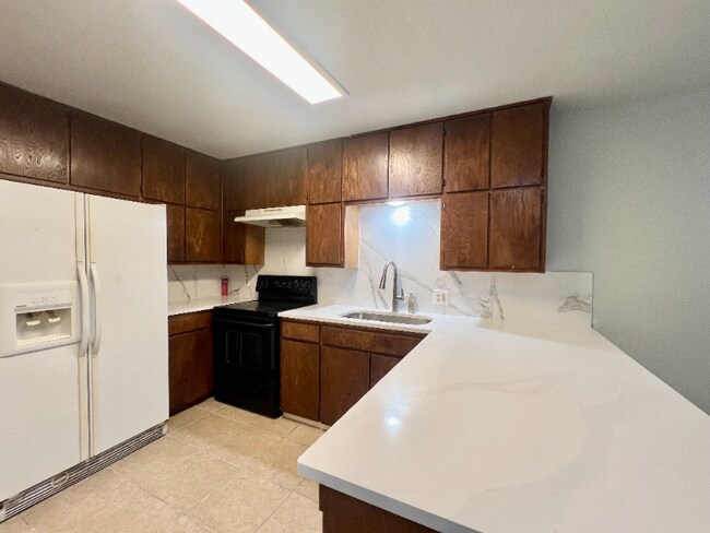 Building Photo - 2407 Ventura Dr