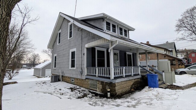 Building Photo - Welcome to this newly renovated gem located in the heart of North Canton