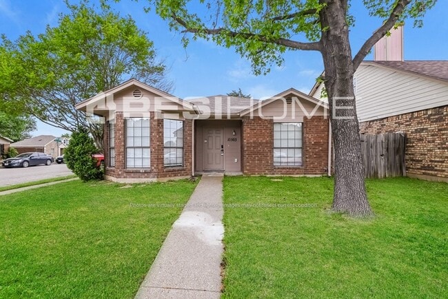 Photo - 10503 Leroy Ct (Dallas, TX) House