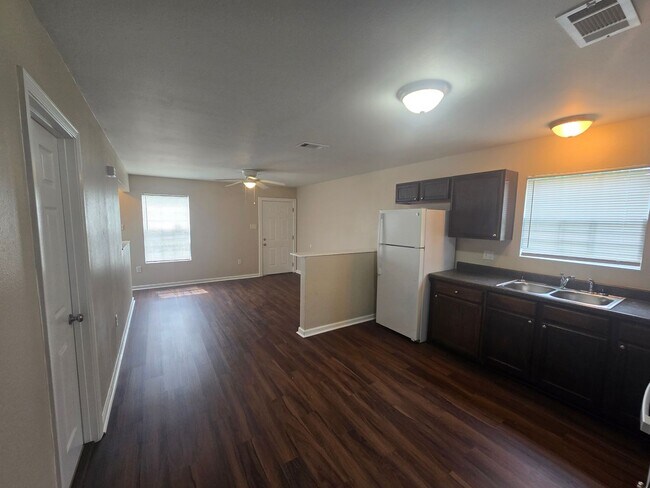 Foto del edificio - Charming 2 Bedroom Single Family Home