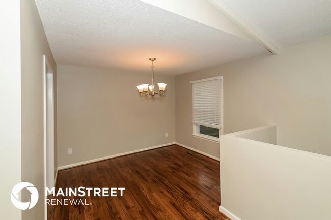Building Photo - 920 19th Ave NW