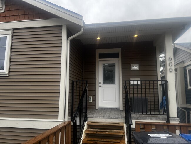 Photo du bâtiment - 600 Hillcrest Ave