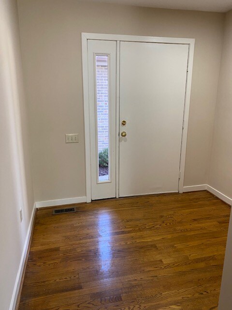 Foto del edificio - 216 Steeplechase Cir