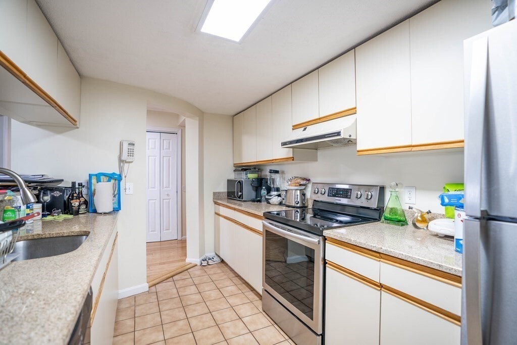 165 Cottage St Unit 609, Chelsea, MA 02150 Condo for Rent in Chelsea