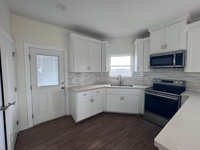 Foto del edificio - 1025 N Clarence Ave