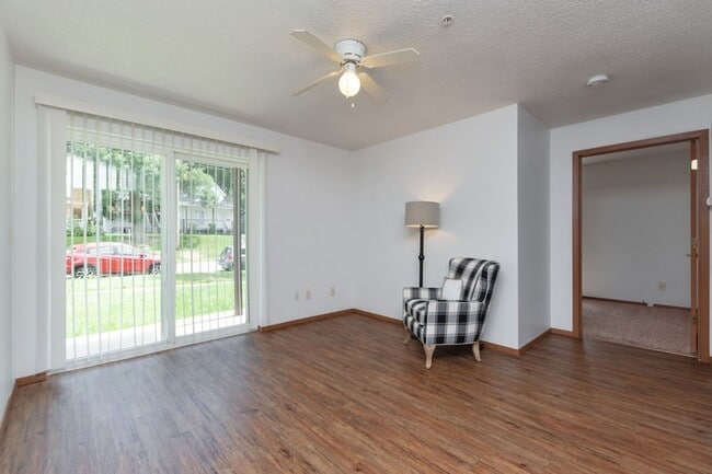 Interior Photo - 421 S Dodge St