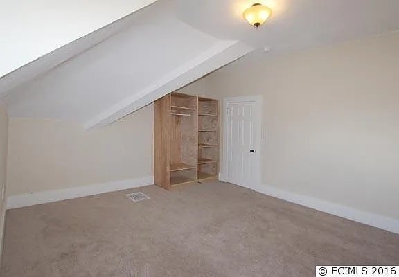Building Photo - 422 Loras Blvd