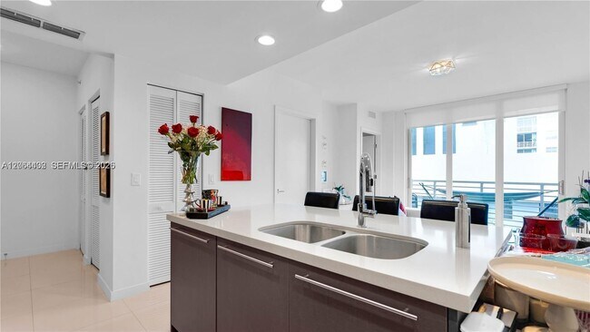 Foto del edificio - 7875 NW 107th Ave
