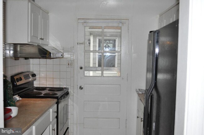 Building Photo - 9809 Montauk Ave
