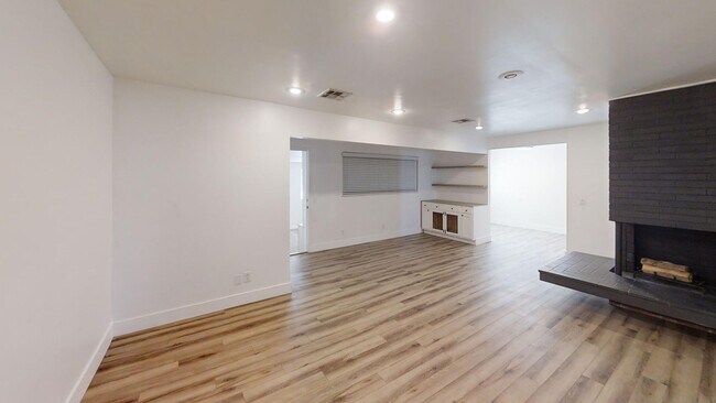 Building Photo - Charming Redlands Home