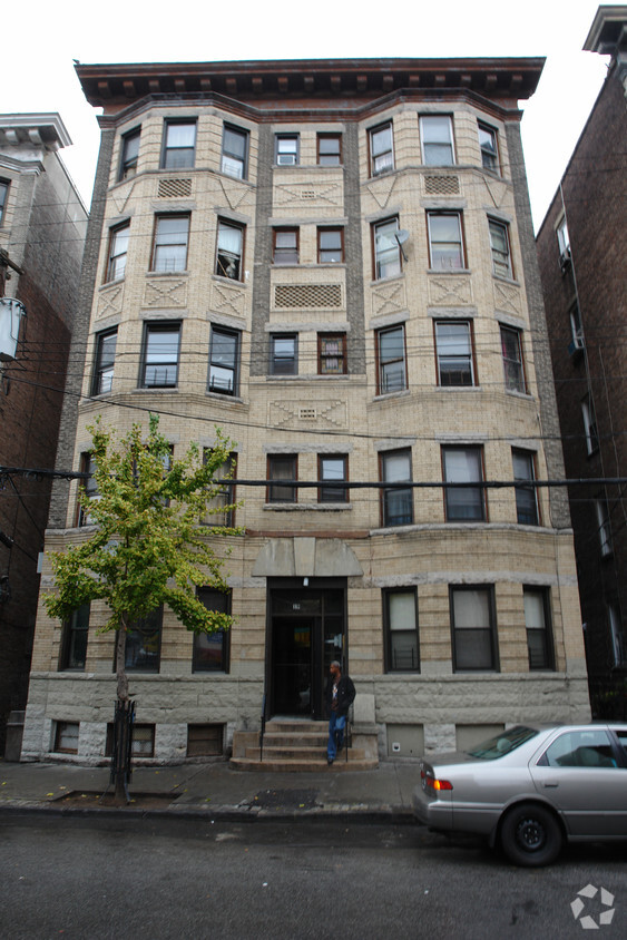 Primary Photo - 19 Lawrence St