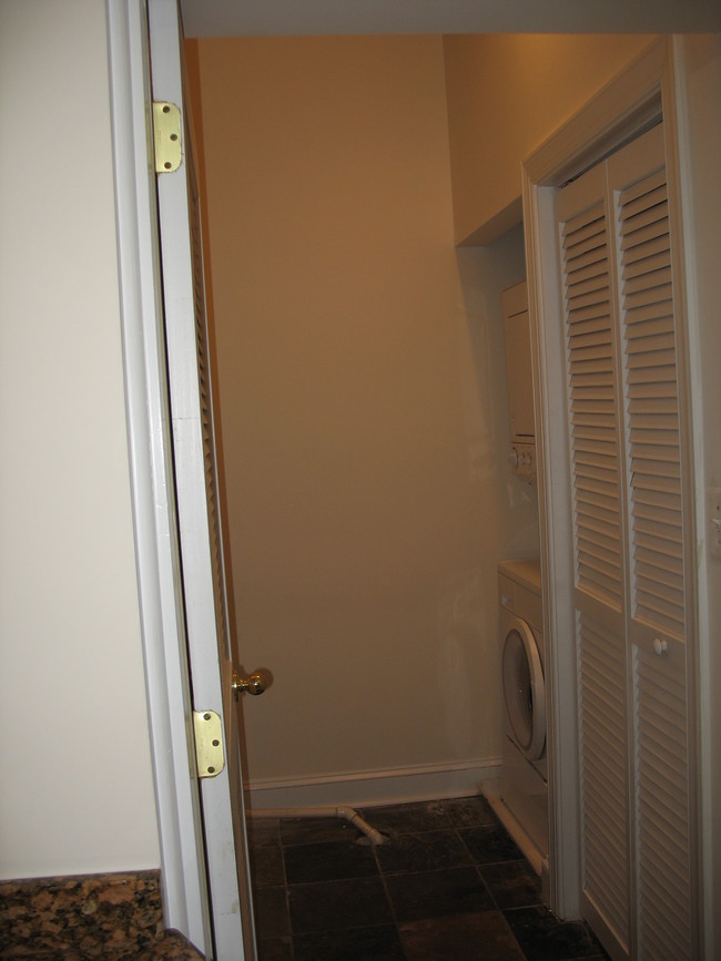 utility/washer/dryer/pantry - 2120 Mt Royal Terrace